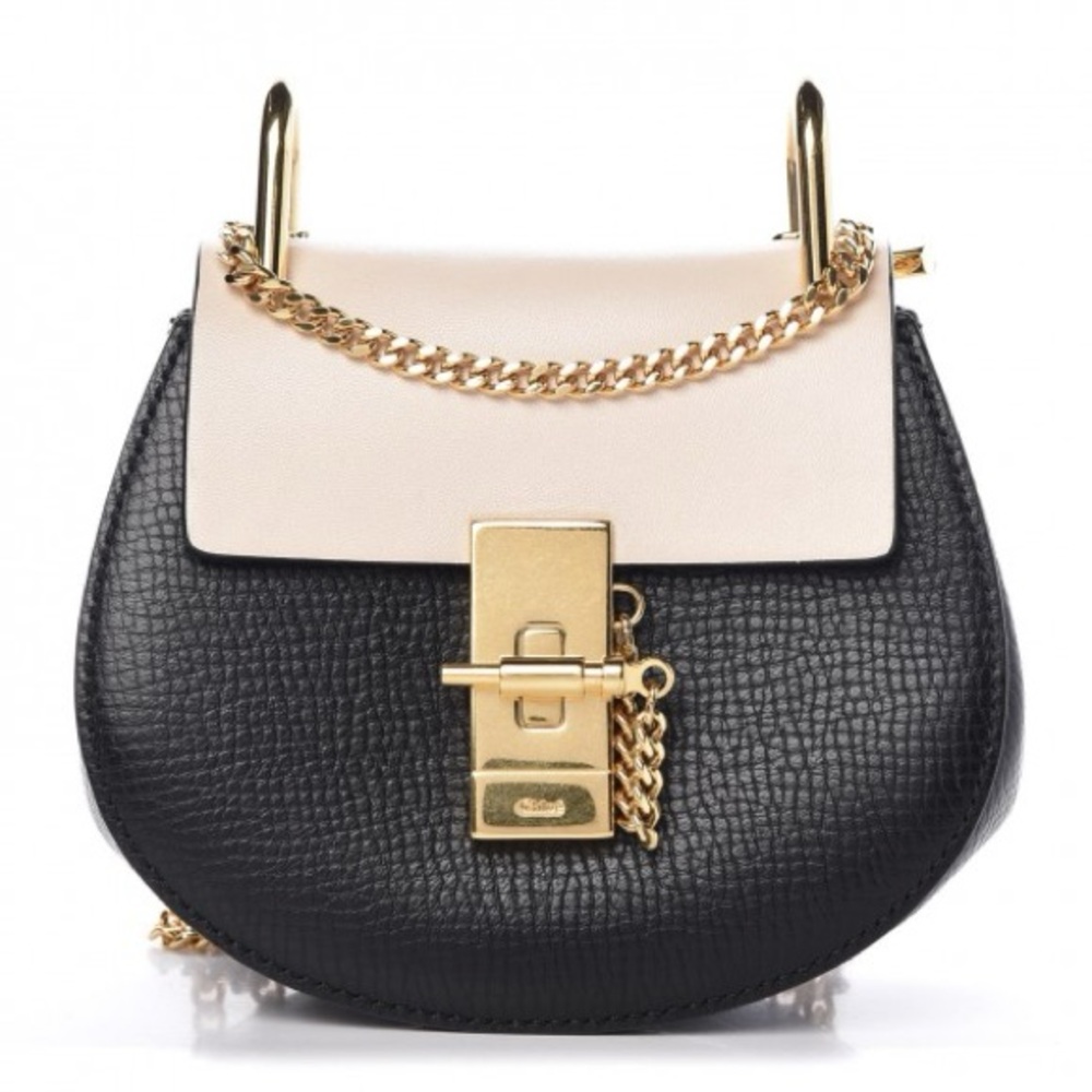 Chloe
Textured Calfskin Lambskin
Nano Drew Shoulder Bag Black